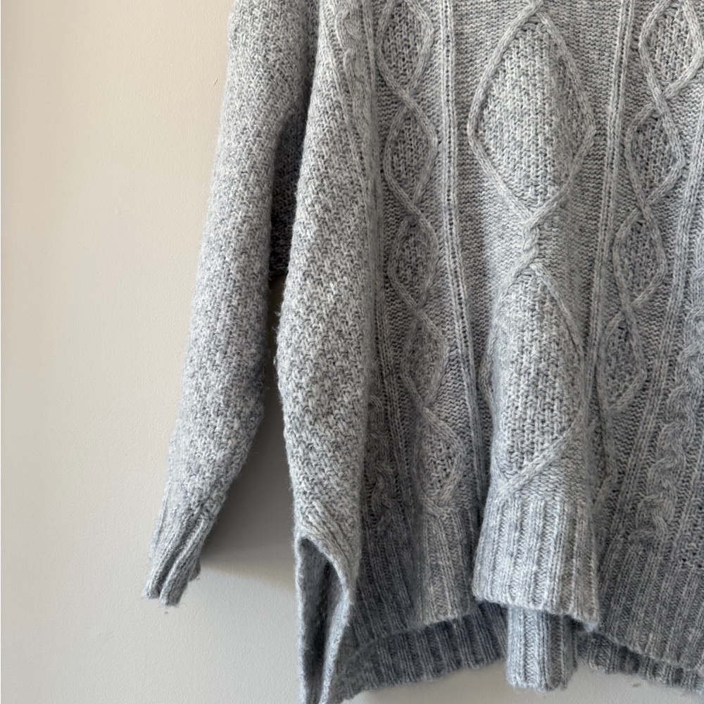 Aerie Light Gray Oversized Cable Knit Turtleneck Sweater Slouchy Fit Size Medium - Picture 5 of 9